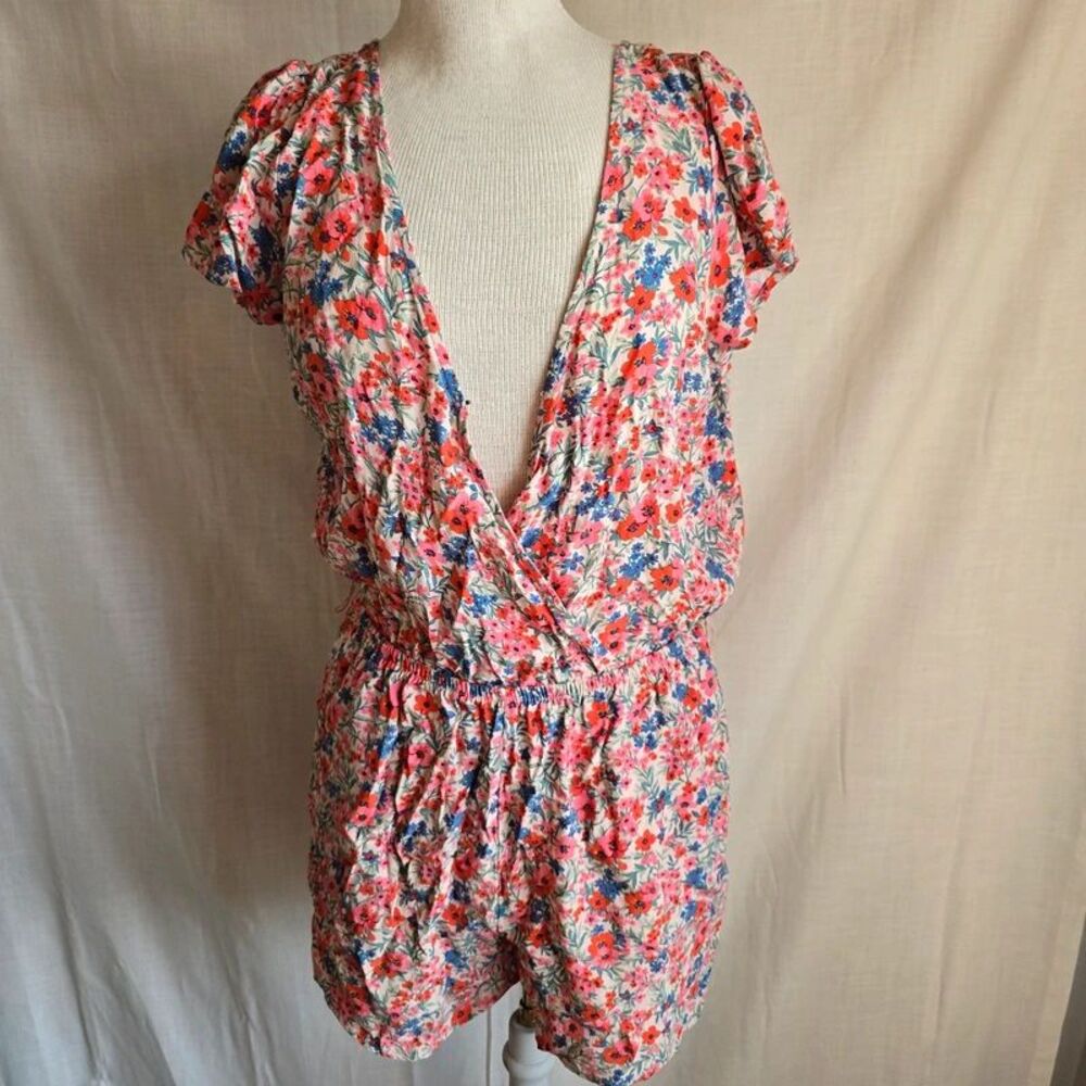 American Eagle Small Floral Romper Short Sleeve new